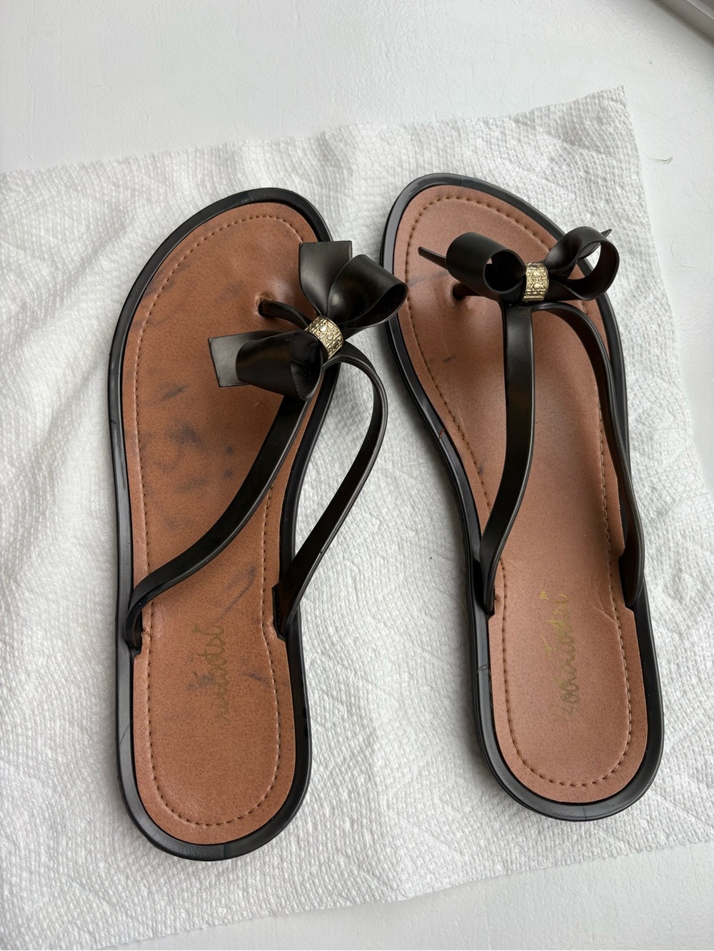 💥2/$10💥 Adorable Bow Flip Flops 🤎🎀🤎 - Picture 4 of 5